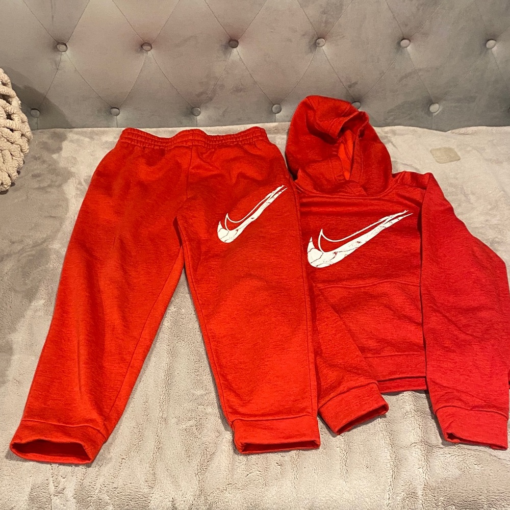 Boys Nike Jogger Set Red /W Distressed White Nike Swoosh Like Knew Size L